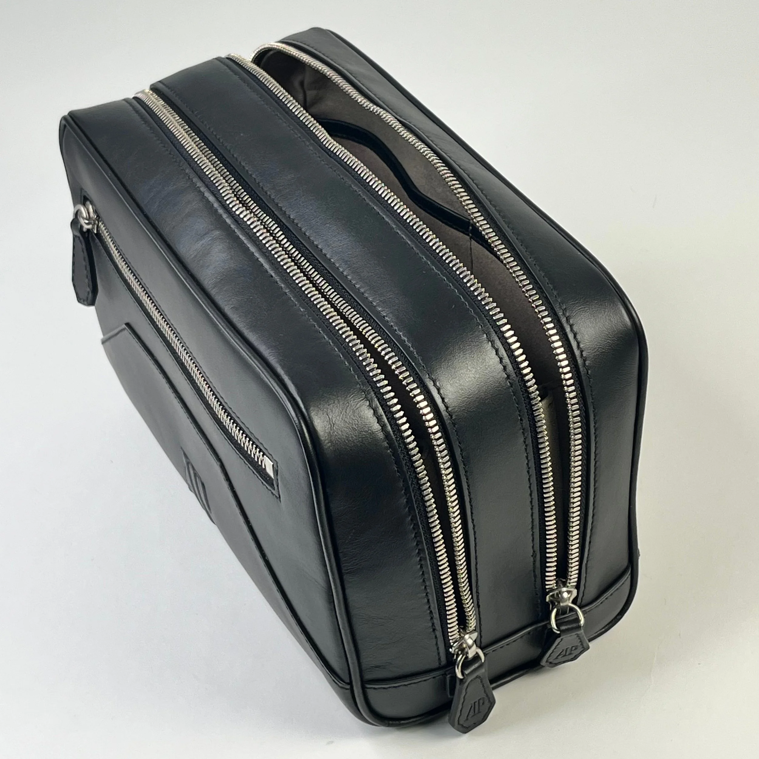 AUDEMARS PIGUET カーキ　レザー　ボストンバッグ Audemars Piguet Black Leather Travel Case Multi-Zip Organizer with